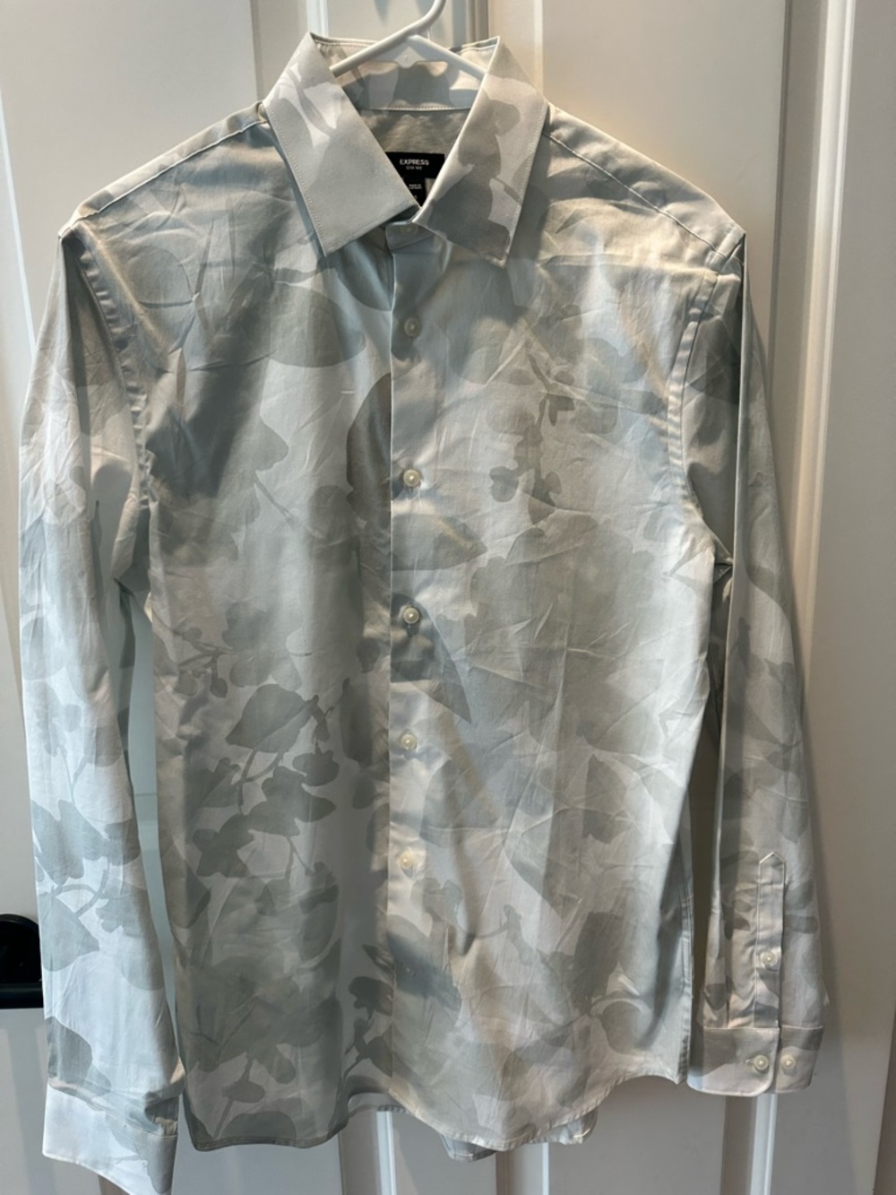 Like new. Mens Express S dress shirt